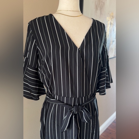 Striped ruffle short sleeves belted jumpsuit - Picture 5 of 8